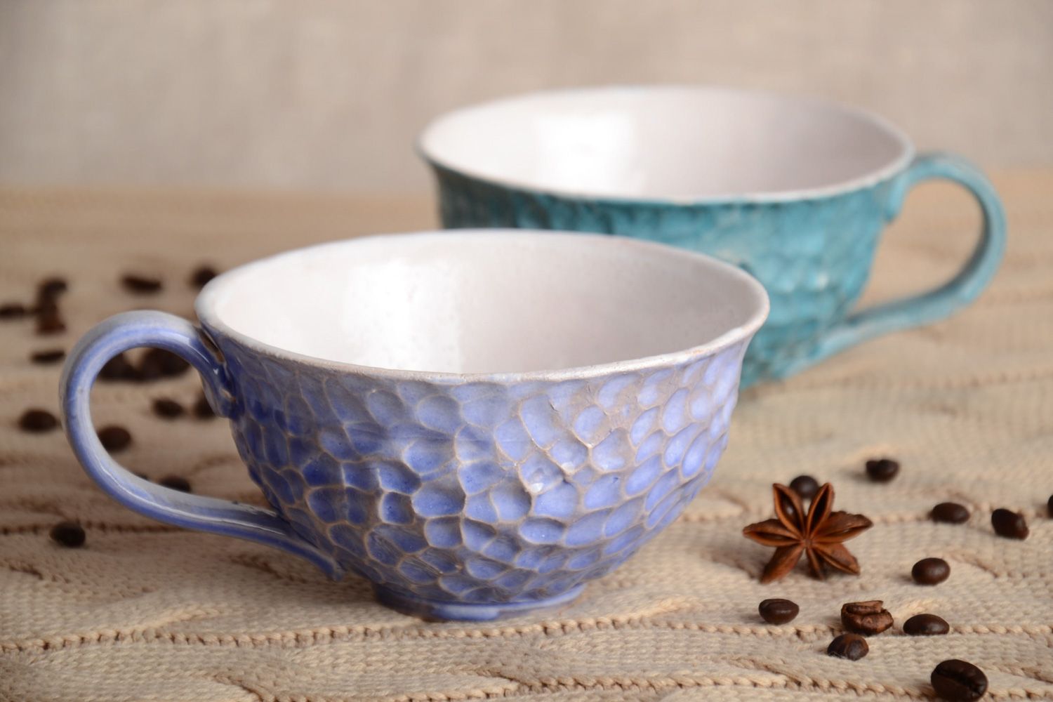 Set of 2 two ceramic cups with cell pattern in blue and white color photo 1