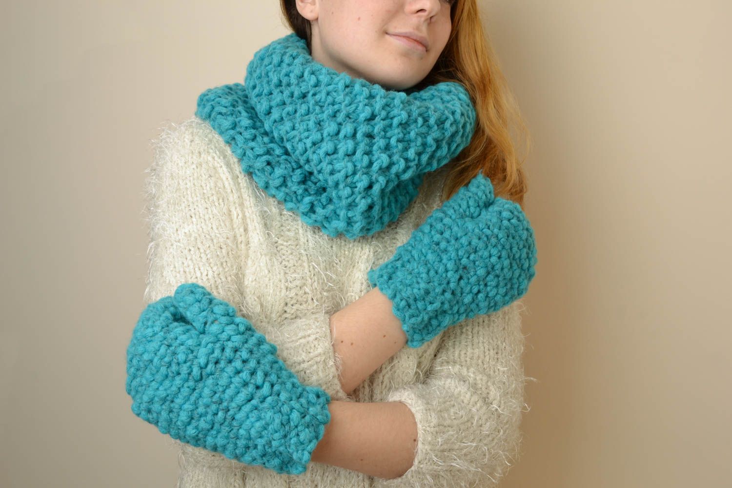 Crochet scarf and mittens photo 1