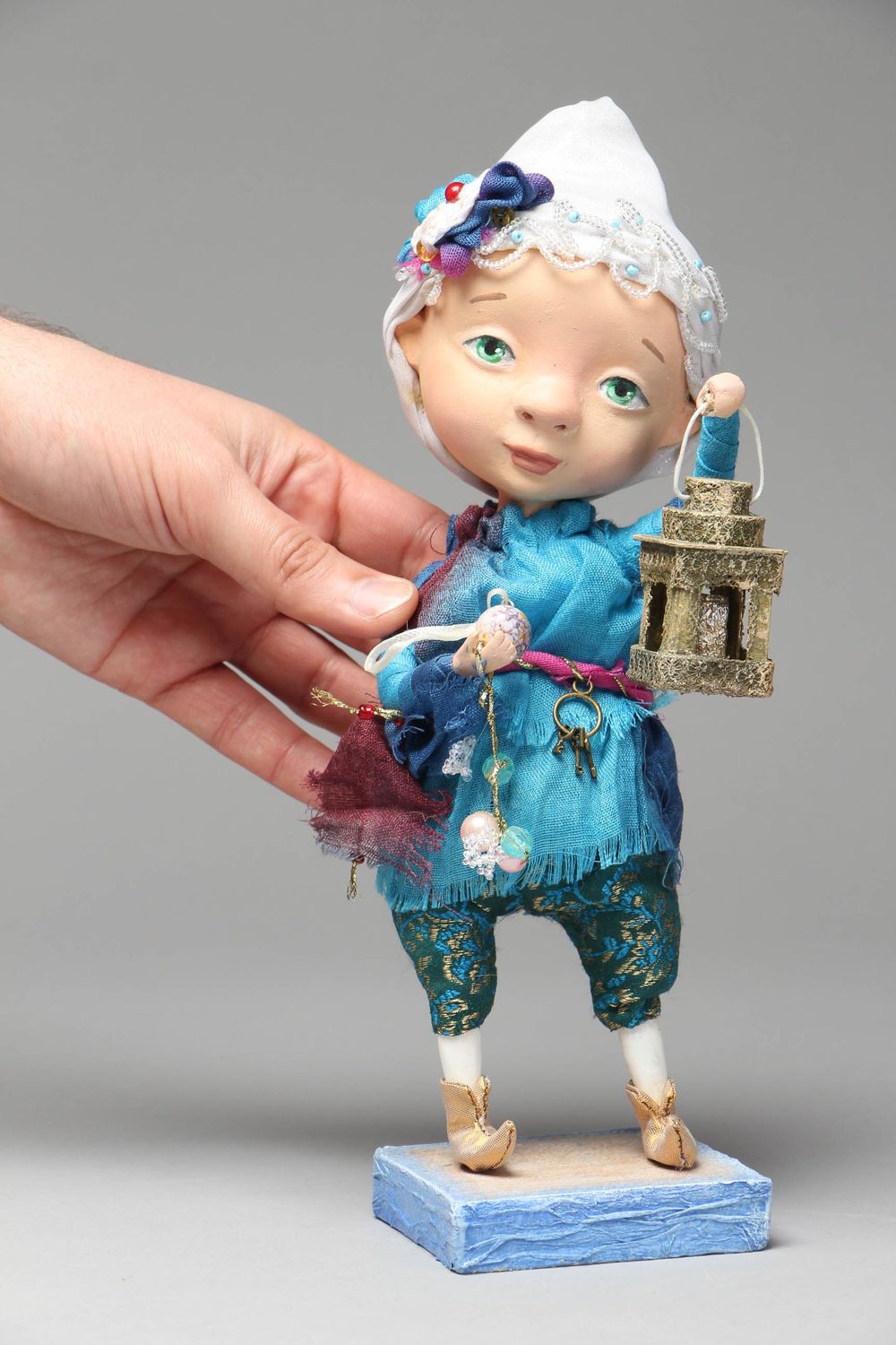 Авторская кукла ручной работы Эльф с фонариком фото 4