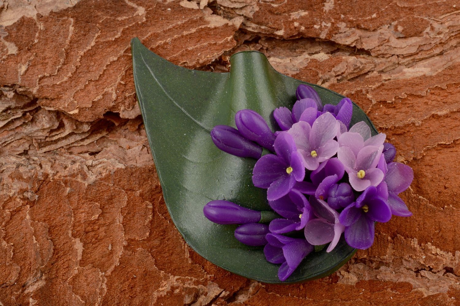 Blumen Handmade Brosche mit grünem Blatt und lila Blumen für festlichen Look foto 1