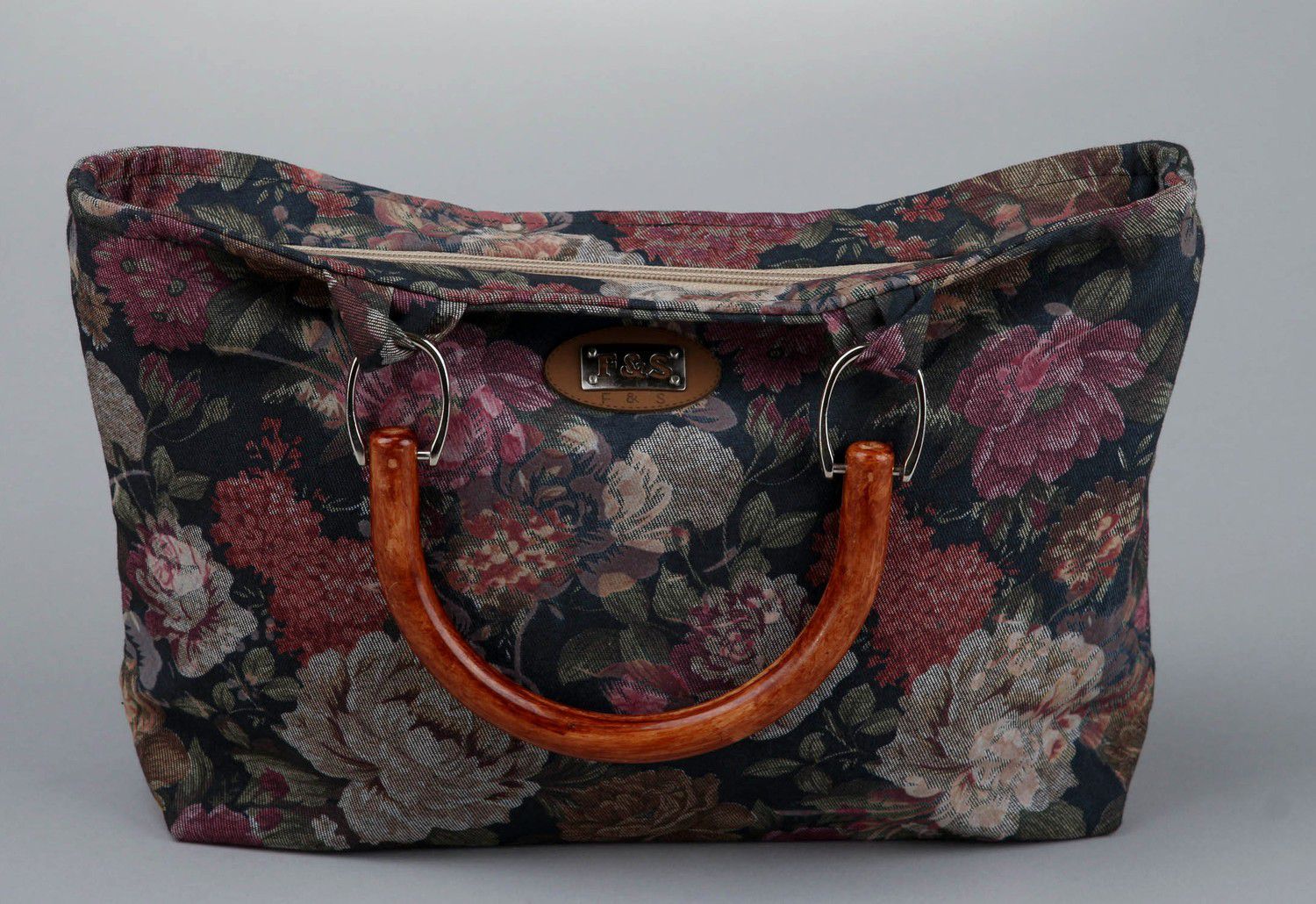 Textile floral bag photo 1