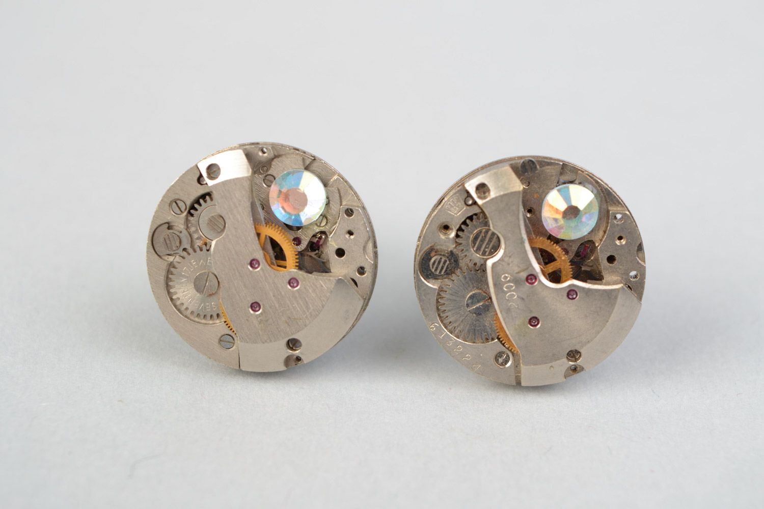 Gemelos de metal en estilo de steampunk hechos a mano de mecanismos de relojería para hombre y mujer foto 5