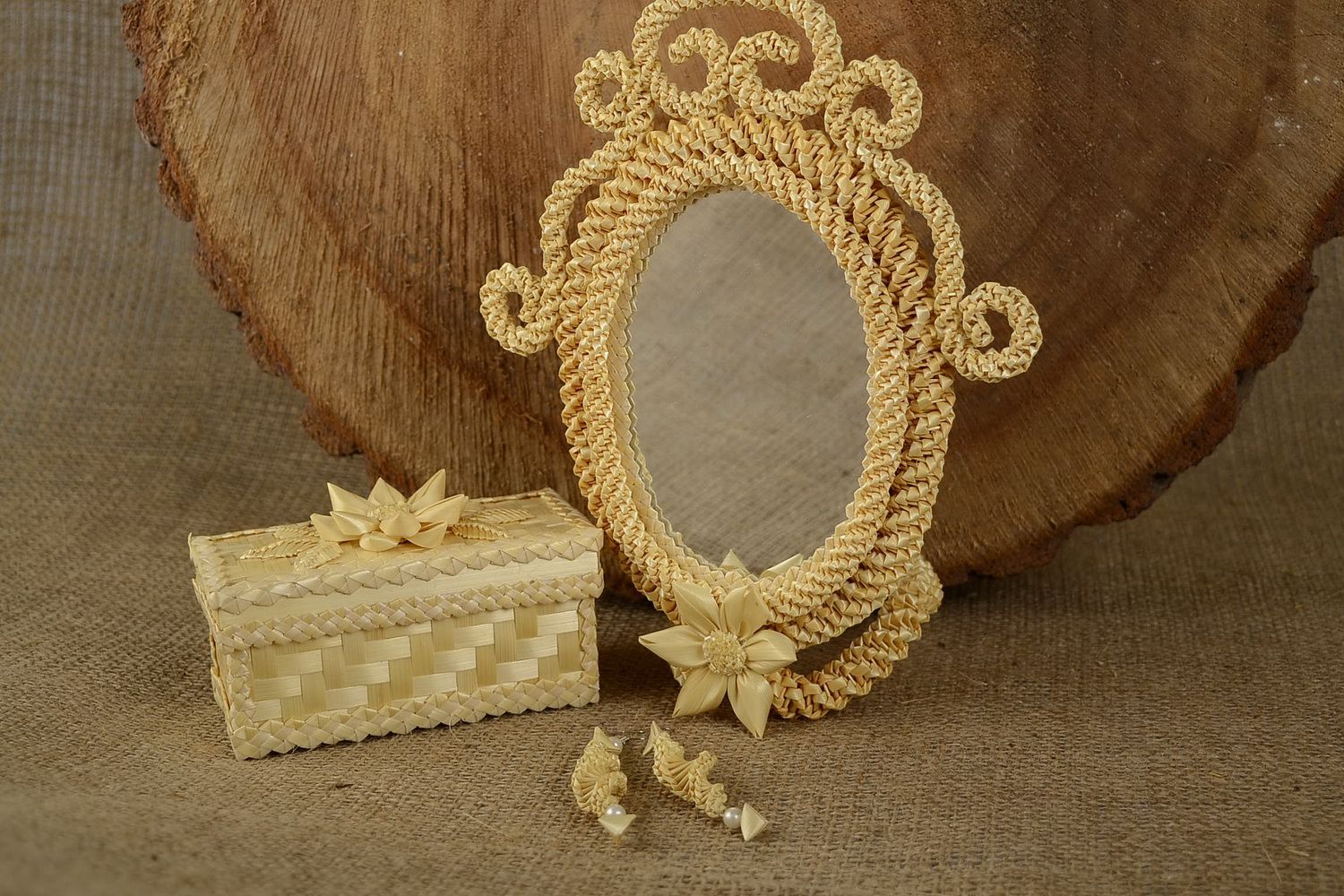 Straw mirror with a holder photo 1