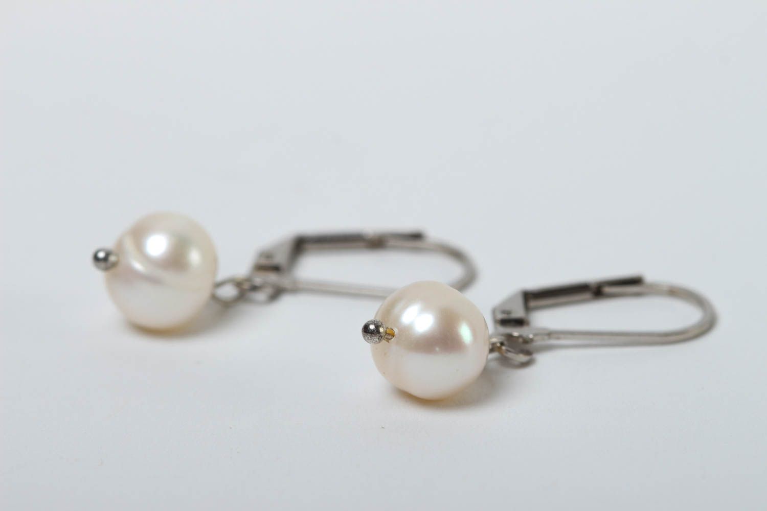 Handmade earrings with pearl beads earrings with charms stylish jewelry photo 3