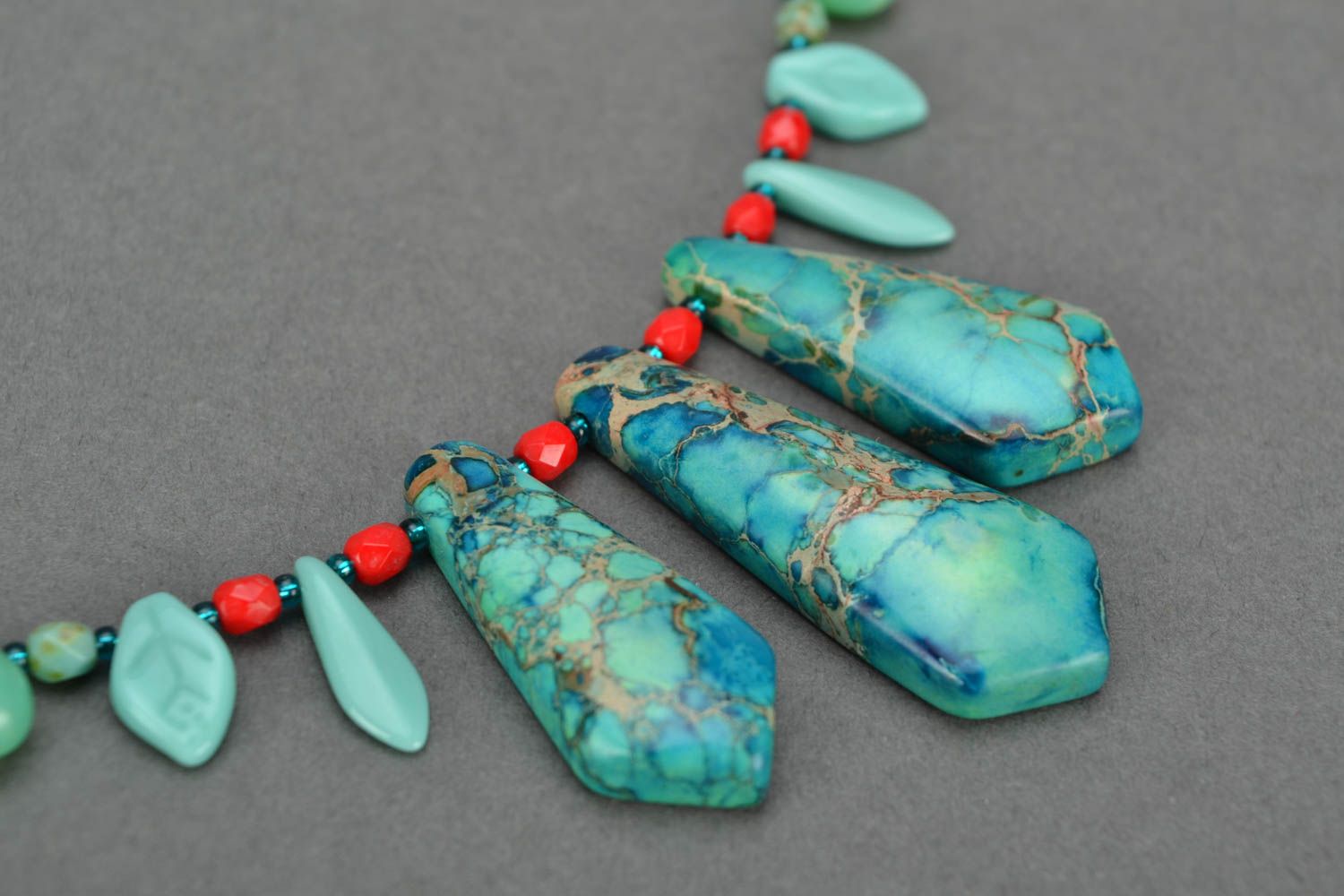 Ожерелье из варисцита и стеклянных бусин ручной работы красивое женское Русалка фото 3