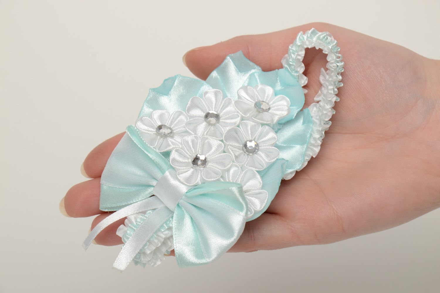 White and blue headband with flowers photo 5