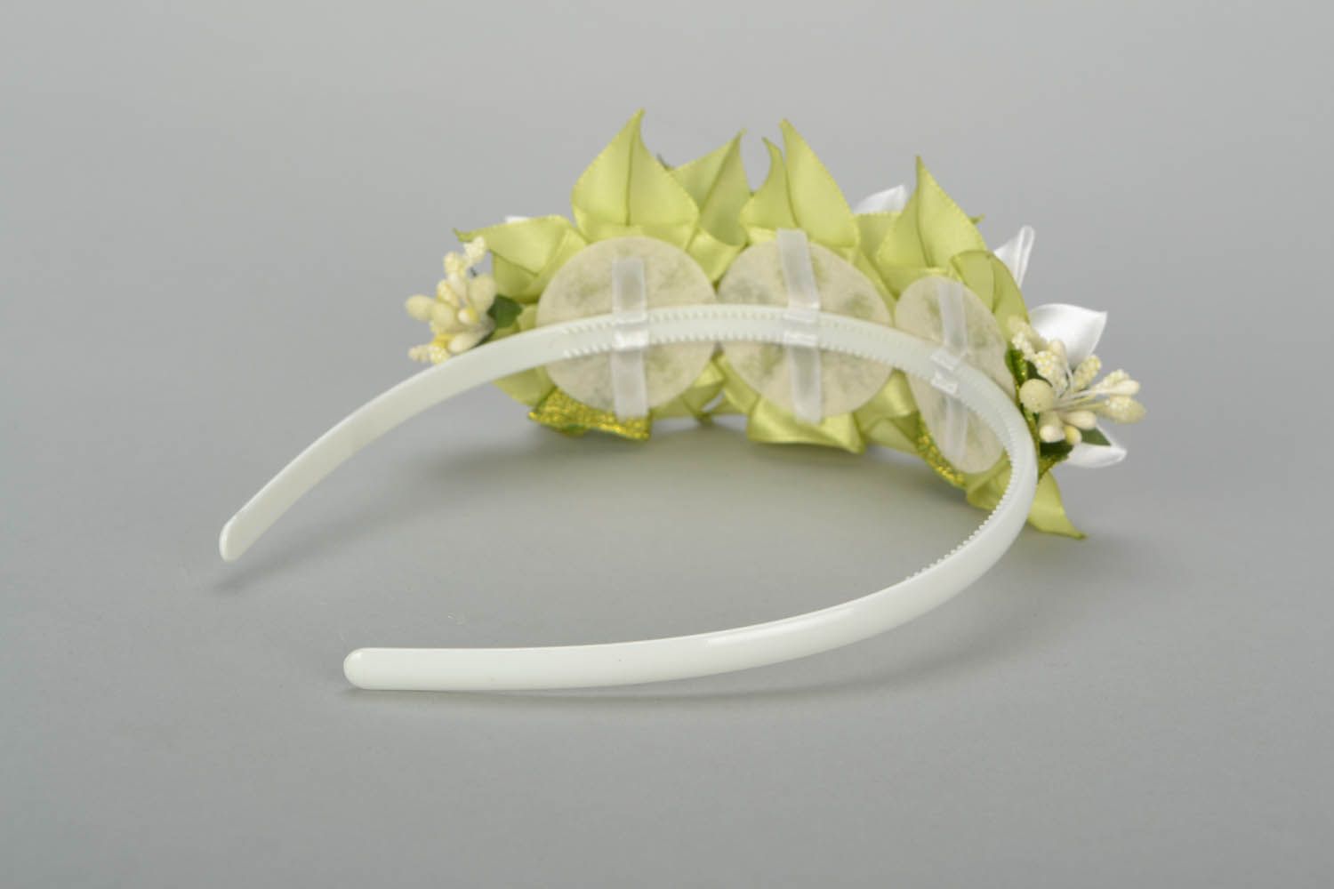 Hairband with white flowers photo 5