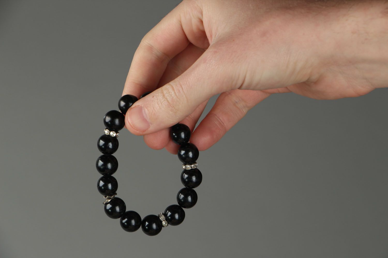 Bracelet en perles fantaisie noir fait main photo 4
