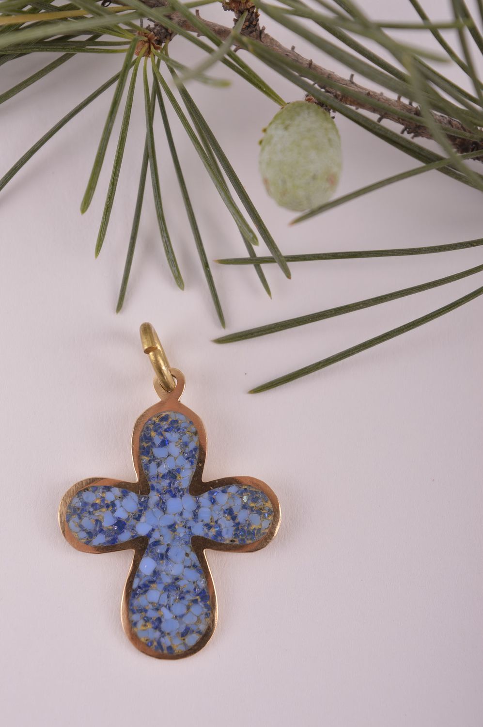Крестик с камнями handmade подвеска на шею голубое украшение из латуни фото 1
