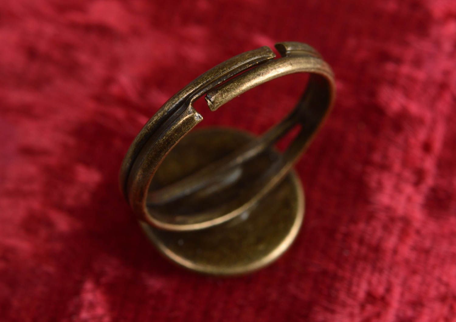 Круглое кольцо с принтом в технике декупаж ручной работы с регулируемым размером фото 3