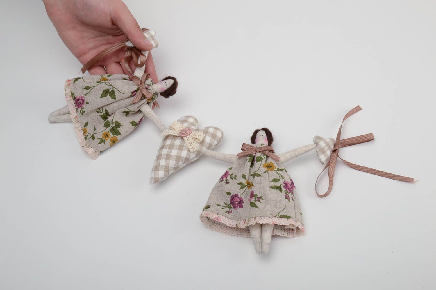 Suspension décorative poupées avec coeur en tissu de lin faite main originale photo 5