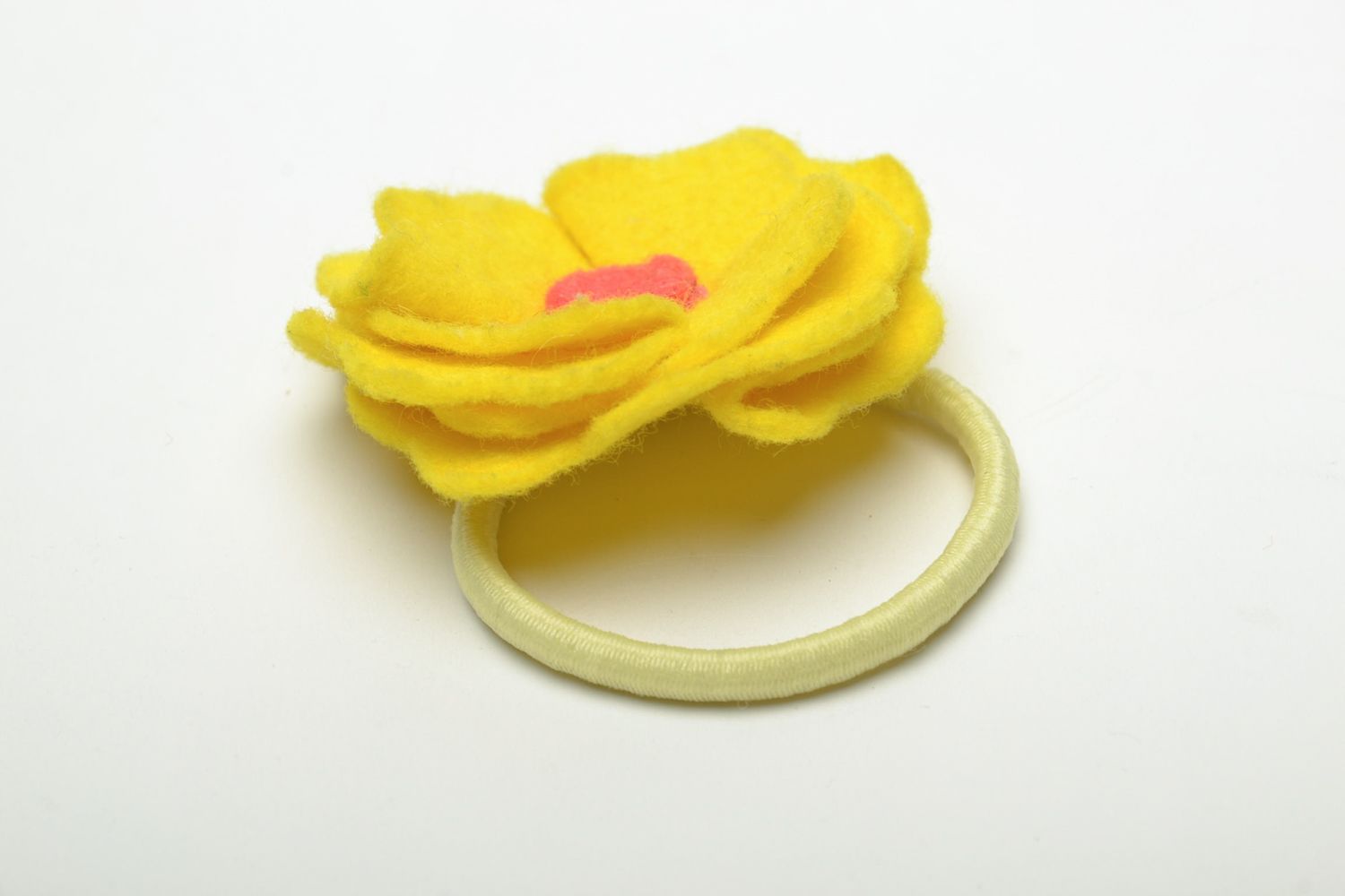 Élastique à cheveux en feutre fleur jaune  photo 4