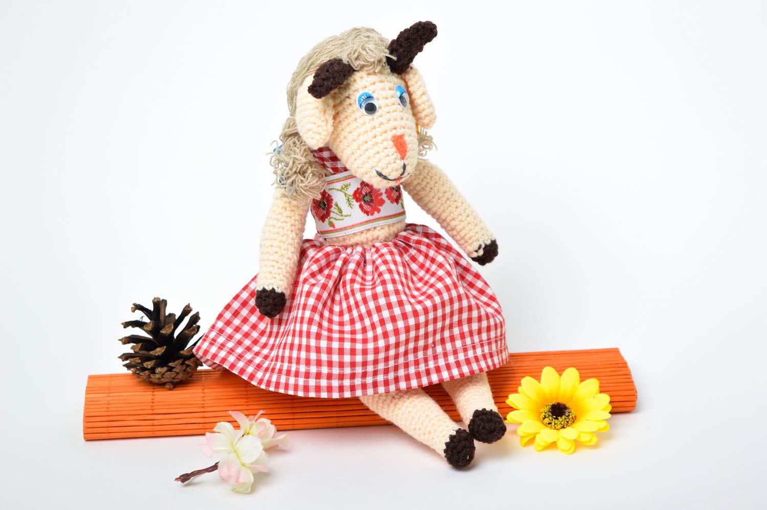 Peluche chèvre fait main Jouet pour enfant tricot design Cadeau enfant photo 1