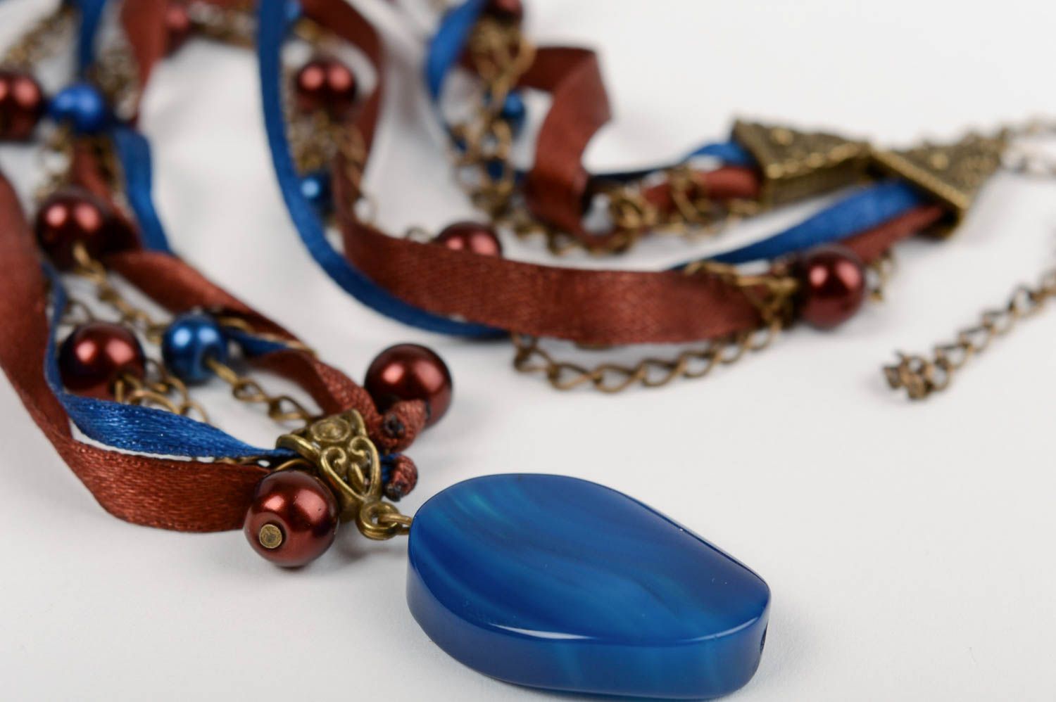Collier avec pierre naturelle et rubans de satin fait main bleu marron original photo 3