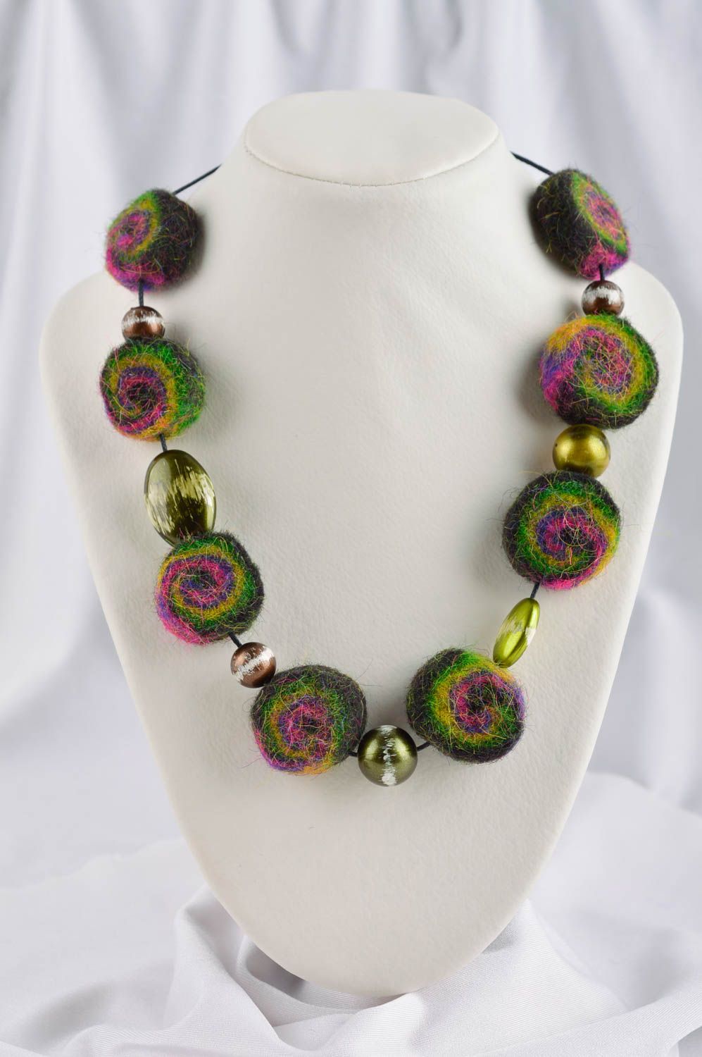 Handmade felted necklace designer jewelry made of wool stylish accessories  photo 1
