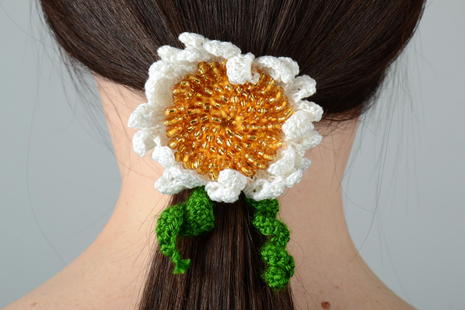 Élastique à cheveux tricoté au crochet avec fleur marguerite fait main photo 2