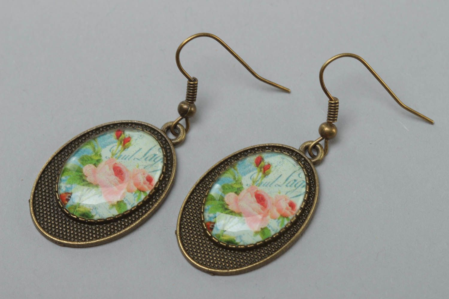 Ovale stilvolle Vintage Ohrringe mit Anhängern aus Kaltglasur handmade für Damen foto 2