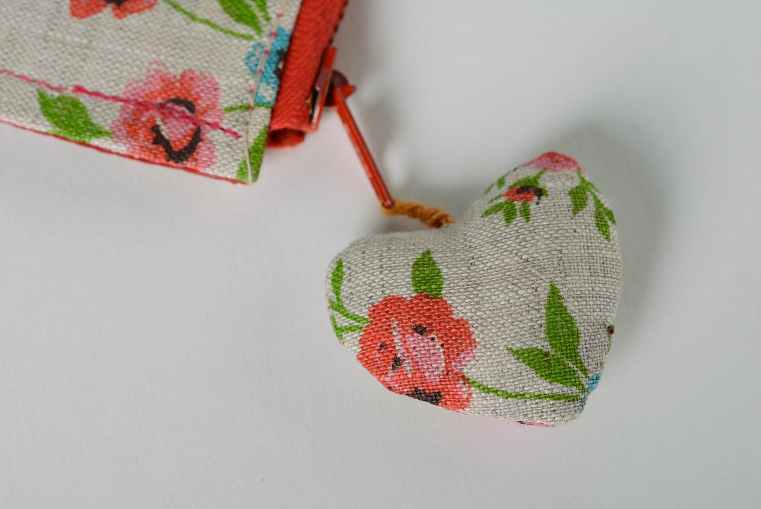 Capacious handmade linen fabric beauty bag with flower print photo 2