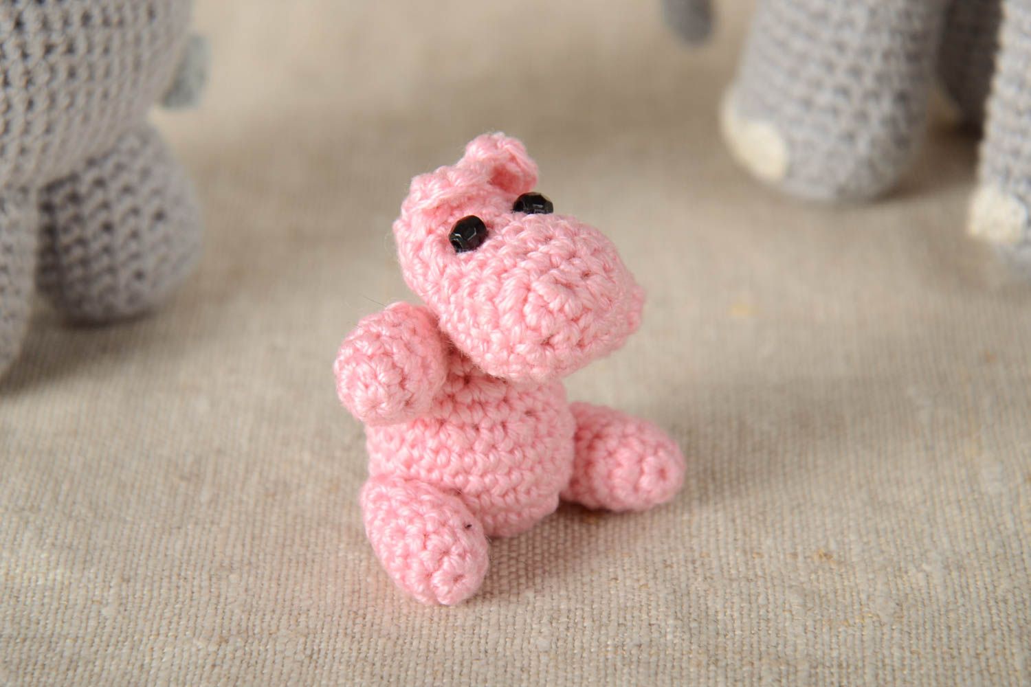 Jouet hippopotame rose fait main Jouet tricot en coton au crochet Cadeau enfant photo 1
