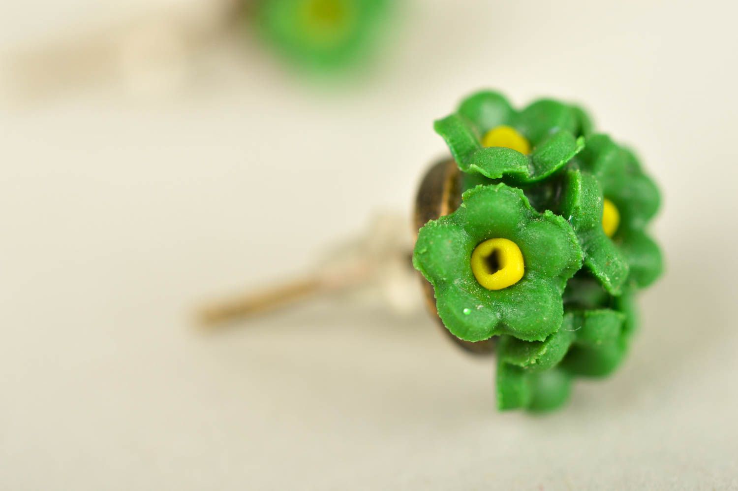 Boucles d'oreilles puces Bijou fait main avec fleurs vertes Cadeau femme photo 4