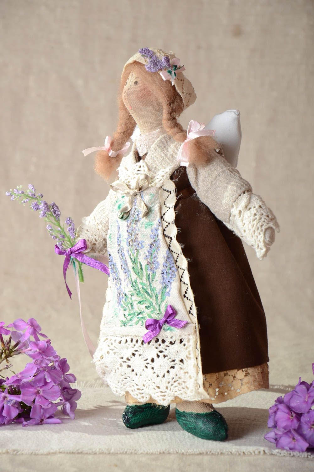 Авторская тканевая кукла ручной работы для интерьера из льна и шерсти Хозяюшка фото 1