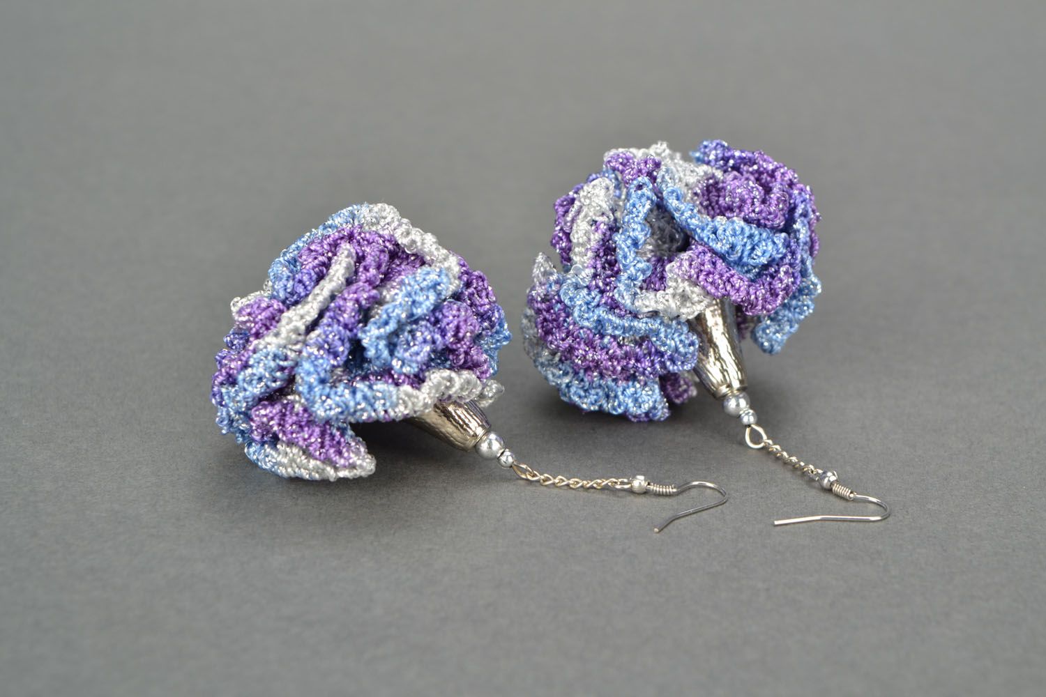 Crocheted earrings in the form of carnations photo 3