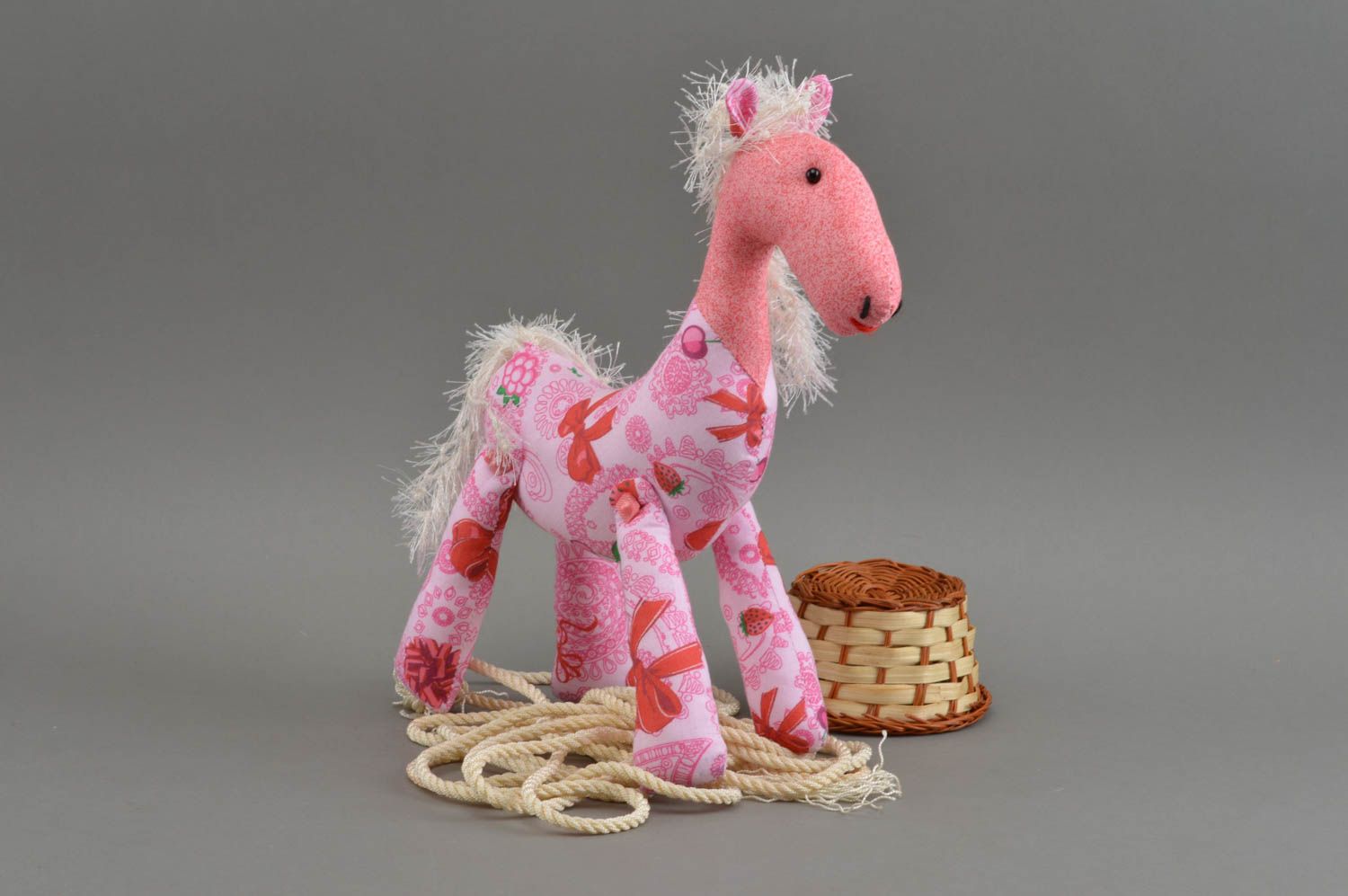 Peluche cheval fait main Jouet pour enfant Cadeau original rose en calicot photo 1