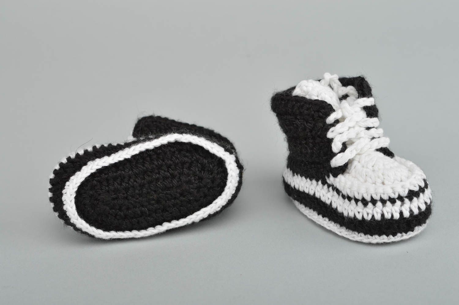 Beautiful handmade crochet baby booties warm baby booties cute baby outfits photo 4