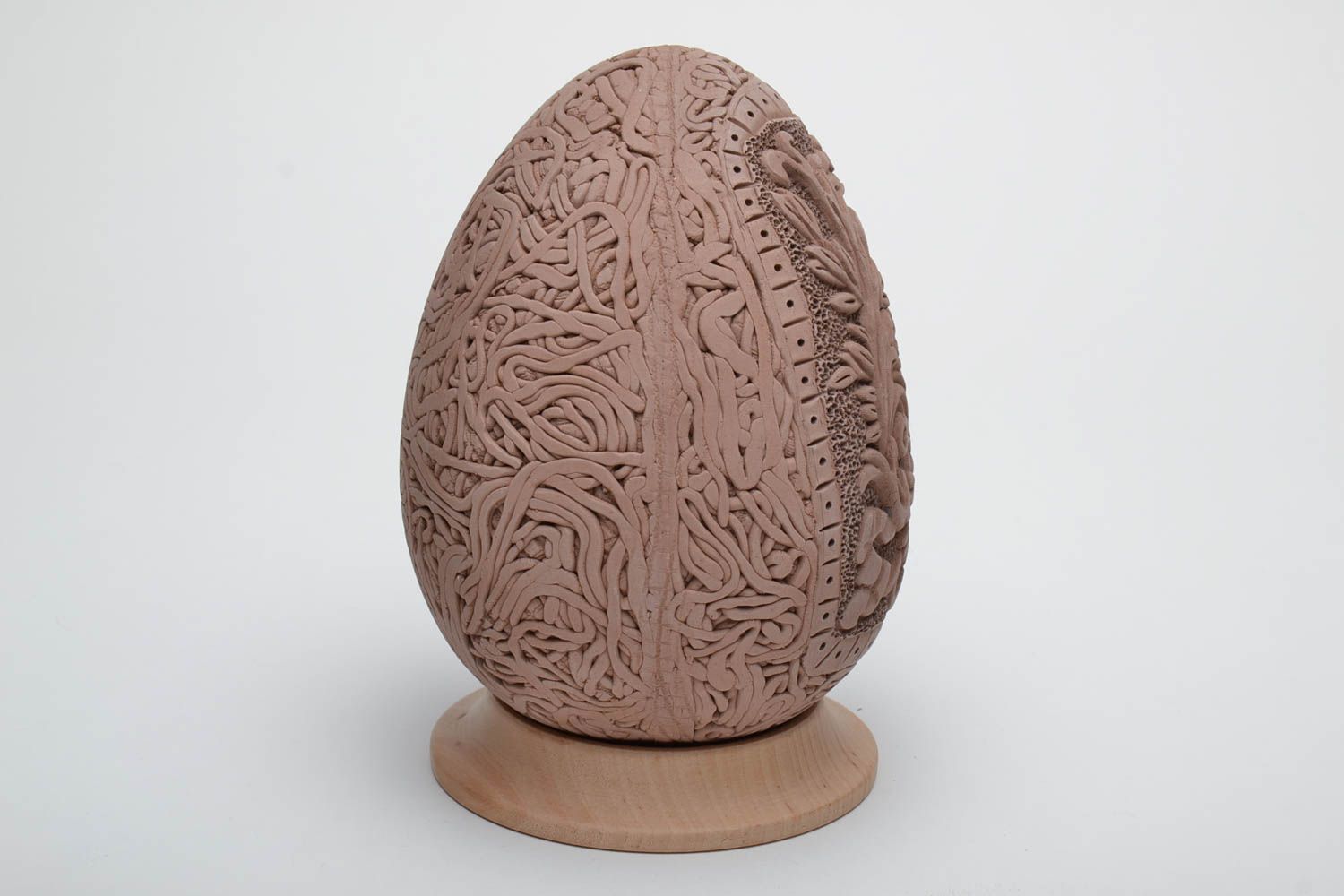 Ceramic Easter egg with elegant molded elements and wooden holder photo 3