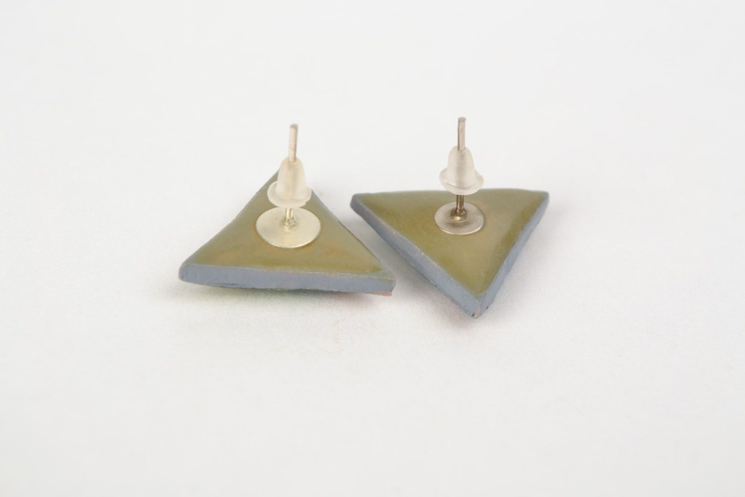 Boucles d'oreilles artisanales avec imprimé en résine époxy triangles faites main photo 4