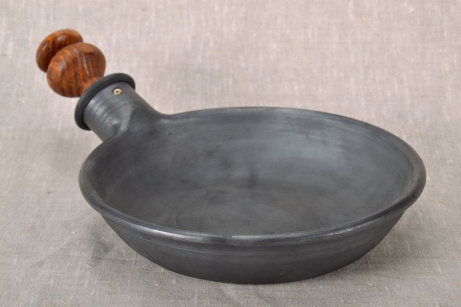 Ceramic frying pan with wooden handle photo 2