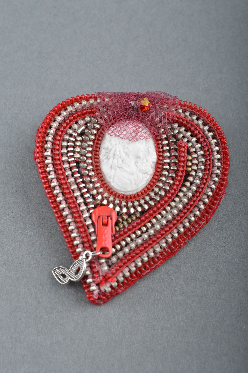 Handmade designer heart-shaped red brooch with cameo for coat or blouse photo 4