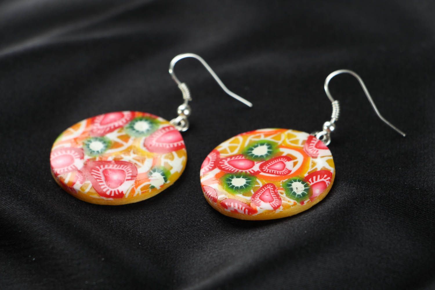 Bright round earrings photo 2