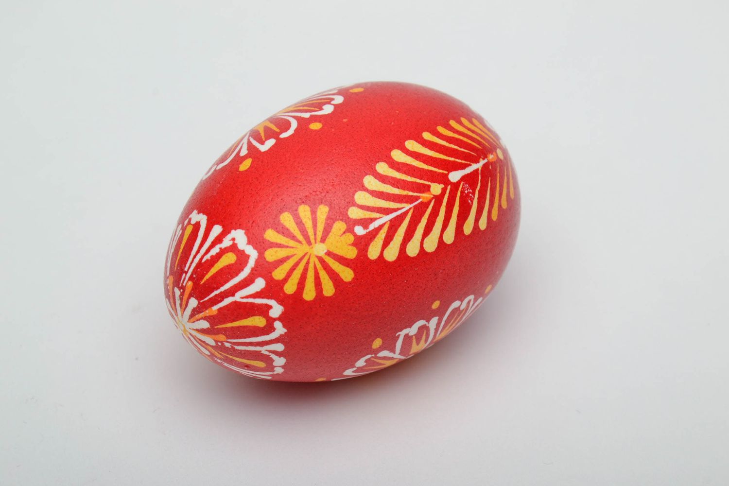 L'uovo decorativo fatto a mano pysanka dipinta a mano pasquale ucraina  foto 4