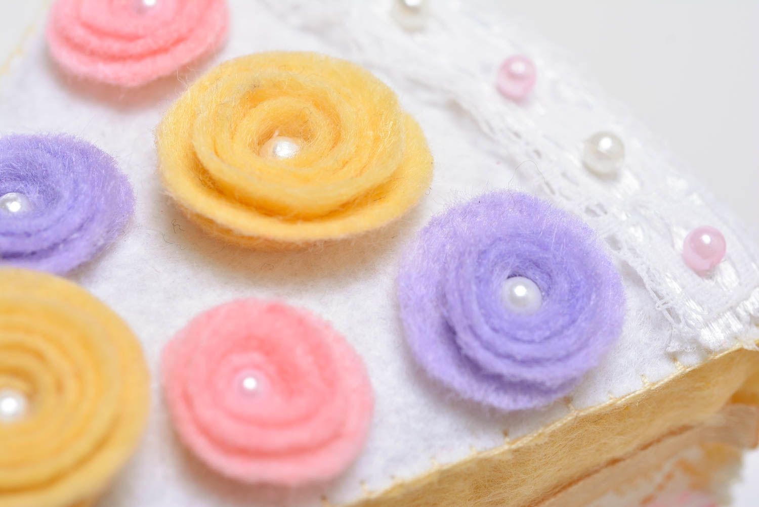 Designer handmade soft decorative pincushion sewn of felt with lace Cake photo 2
