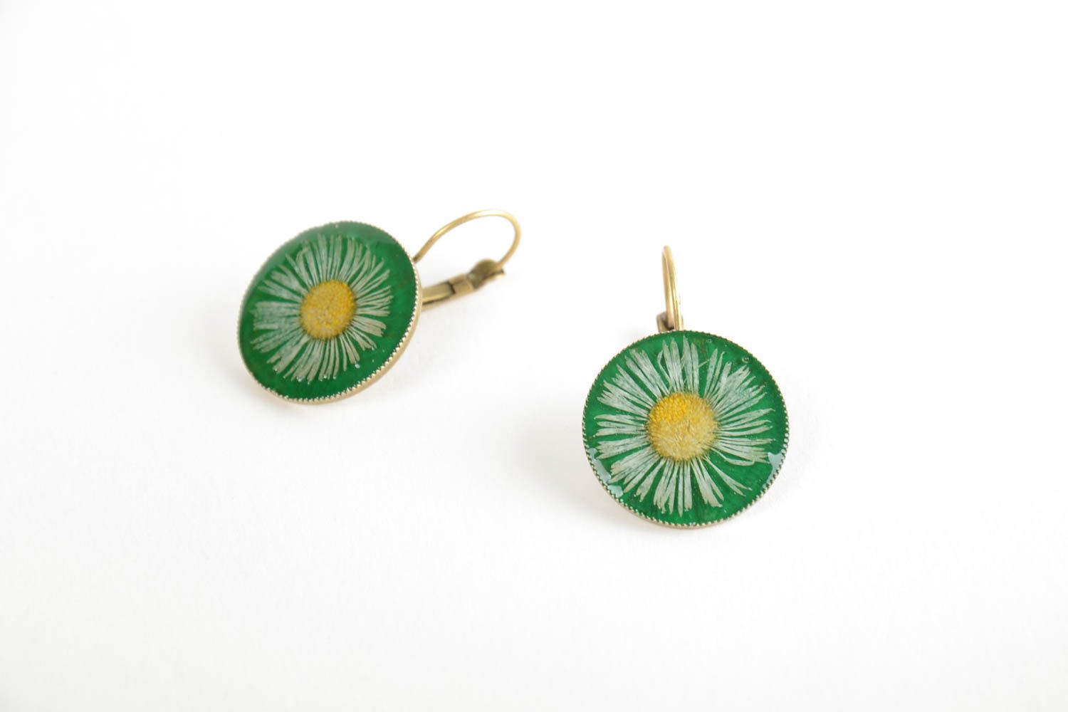 Beautiful green round handmade earrings with dried flowers coated with epoxy photo 5