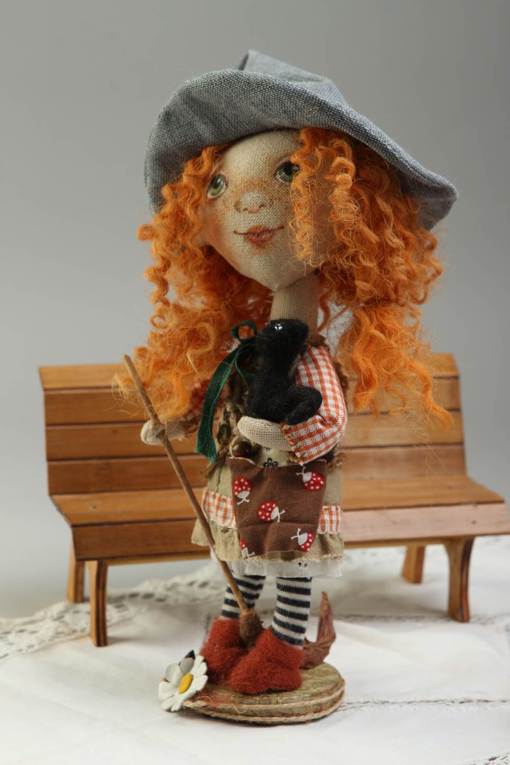 Poupée sorcière faite main Figurine design lin laine sur support Cadeau original photo 1