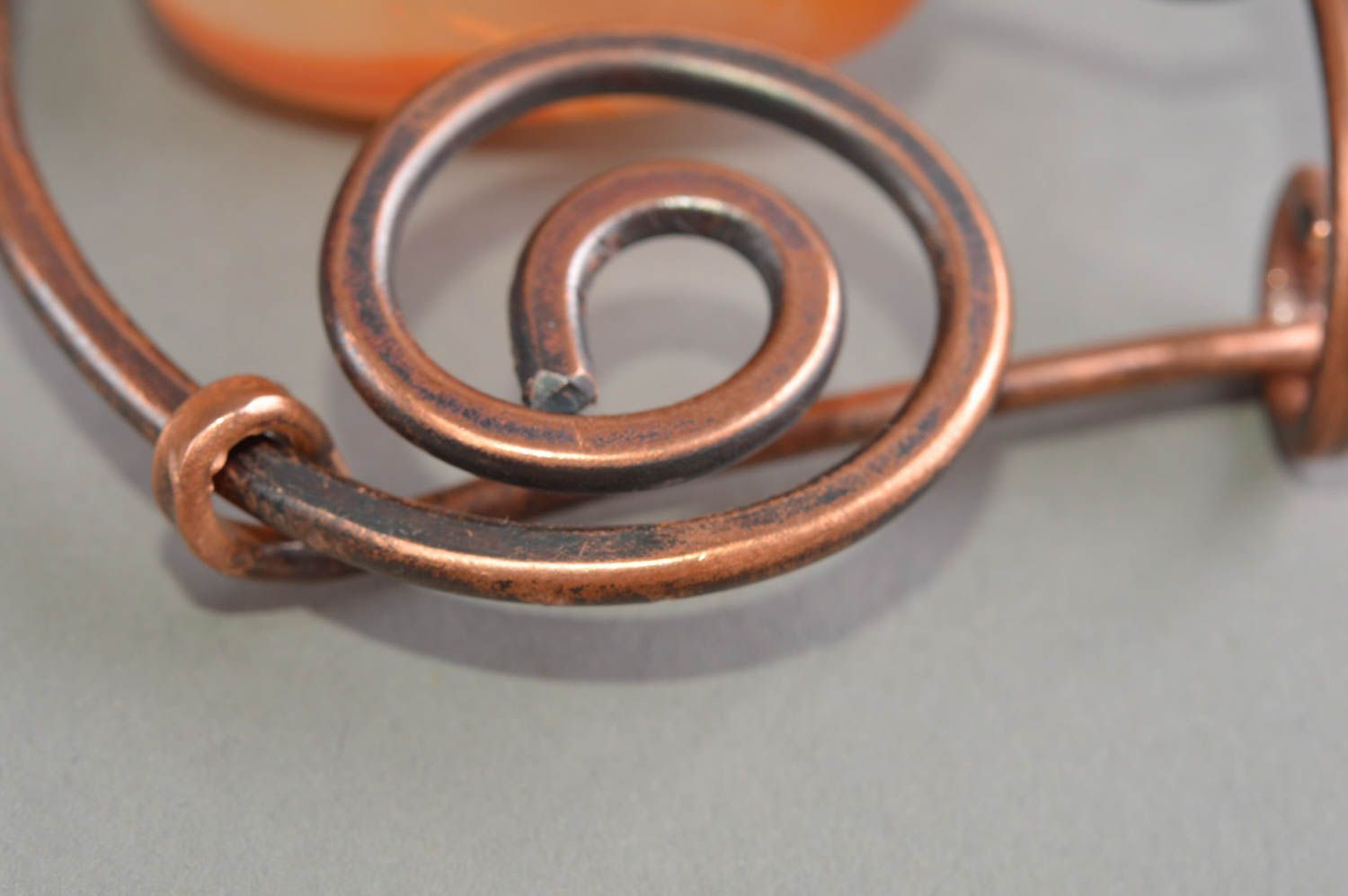 Elegante handgemachte Brosche aus Kupfer Heißschmieden mit Naturstein Karneol foto 5