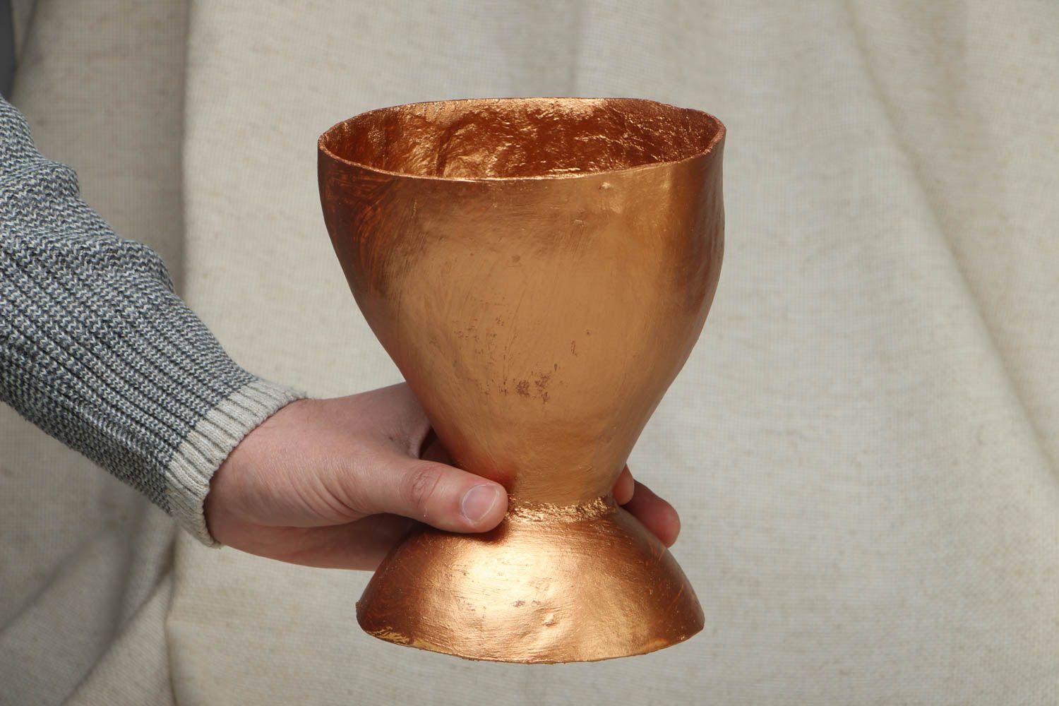 Необычная ваза из тыквы золотистая фото 4