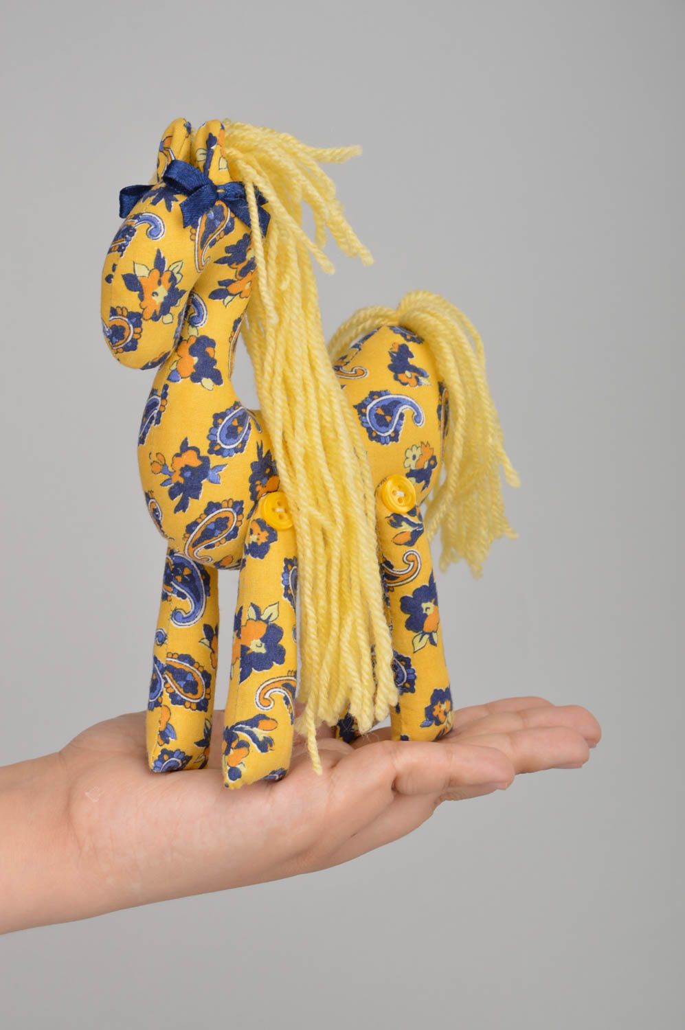 Желтая мягкая игрушка ручной работы из хлопка оригинальная красивая Лошадка фото 5