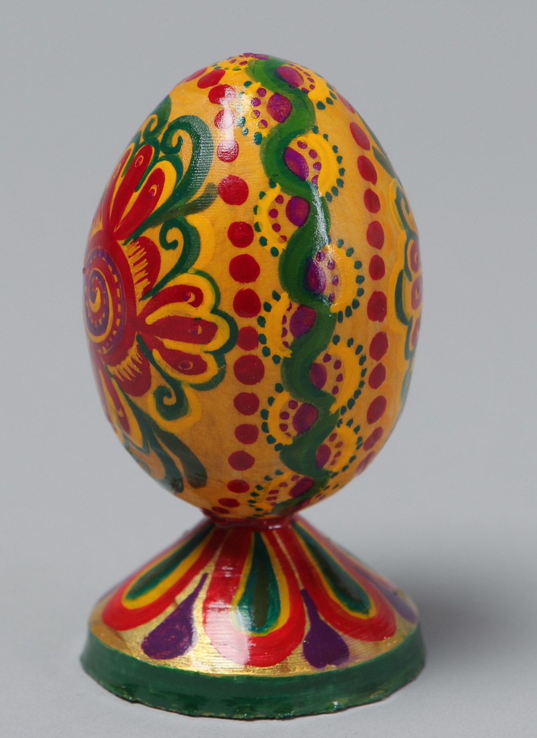 Huevo de madera pintado artesanal de Pascua para decoración foto 2
