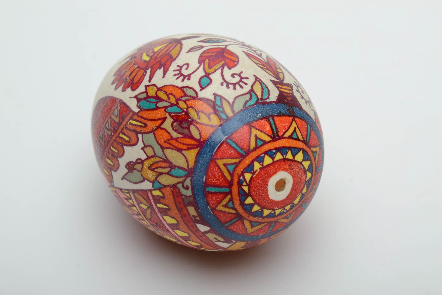 Handmade Easter egg painted with wax photo 4