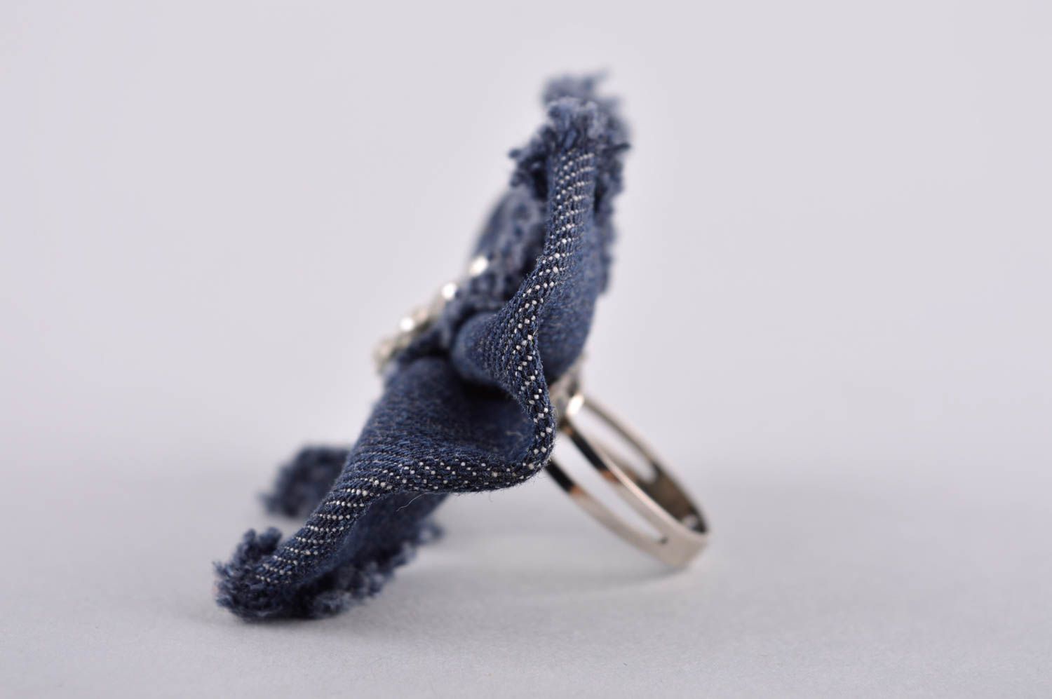 Женский перстень кольцо ручной работы крупное кольцо с бантом джинсовое  фото 3