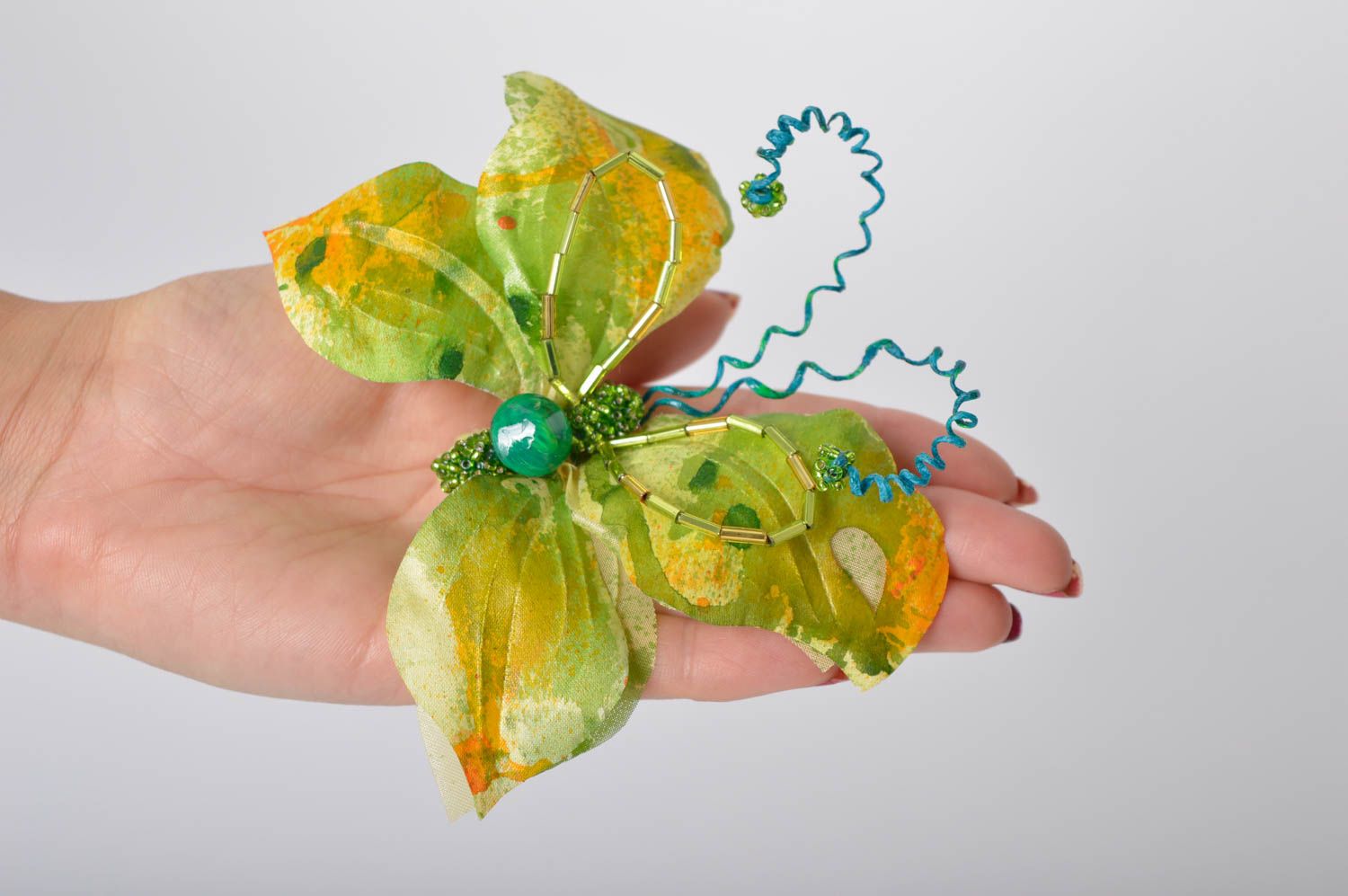 Broche fantaisie fait main Broche textile Accessoire pour femme Broche papillon photo 2