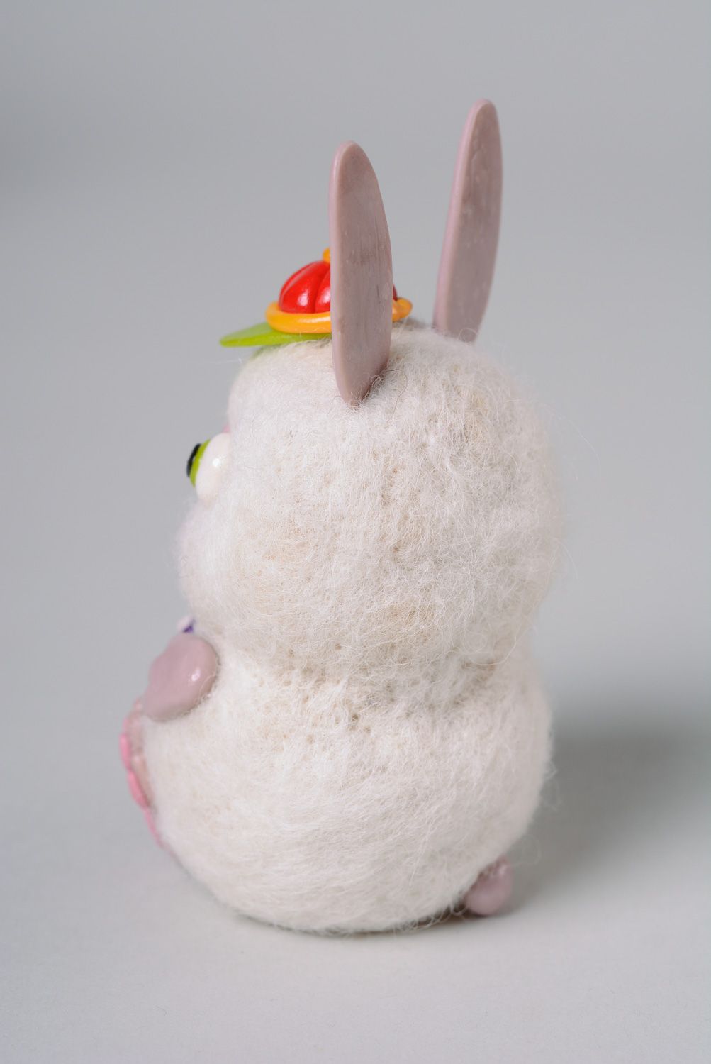 Миниатюрная валяная игрушка белый кролик фото 3