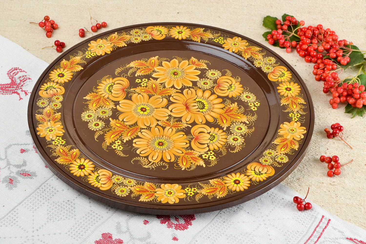 Plato de madera marrón artesanal decoración de casa vajilla decorativa foto 1