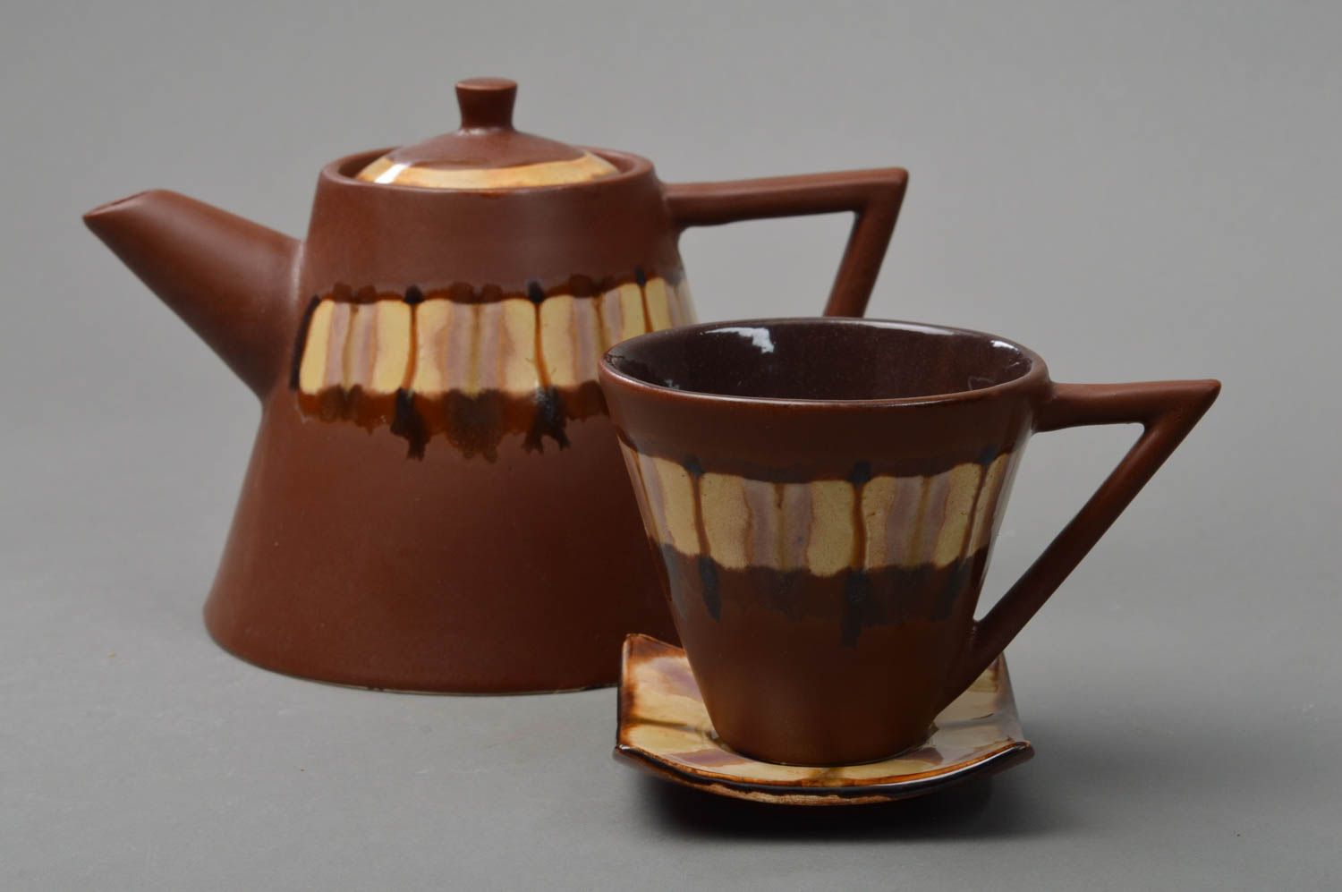 Art handmade pottery set of pyramid shape kettle and teacup in brown and beige color photo 3