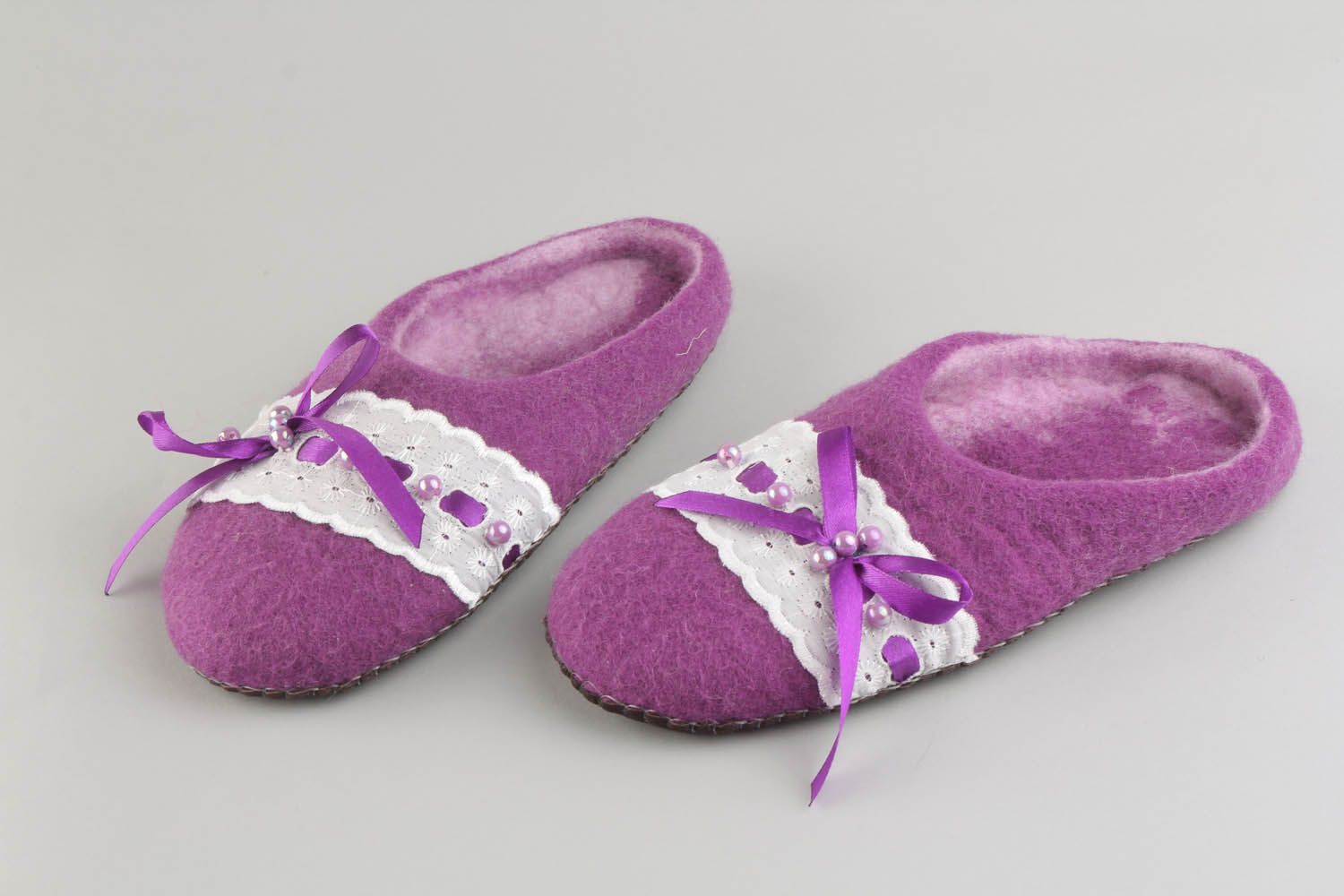 Pantoufles faits main en laine violettes photo 1