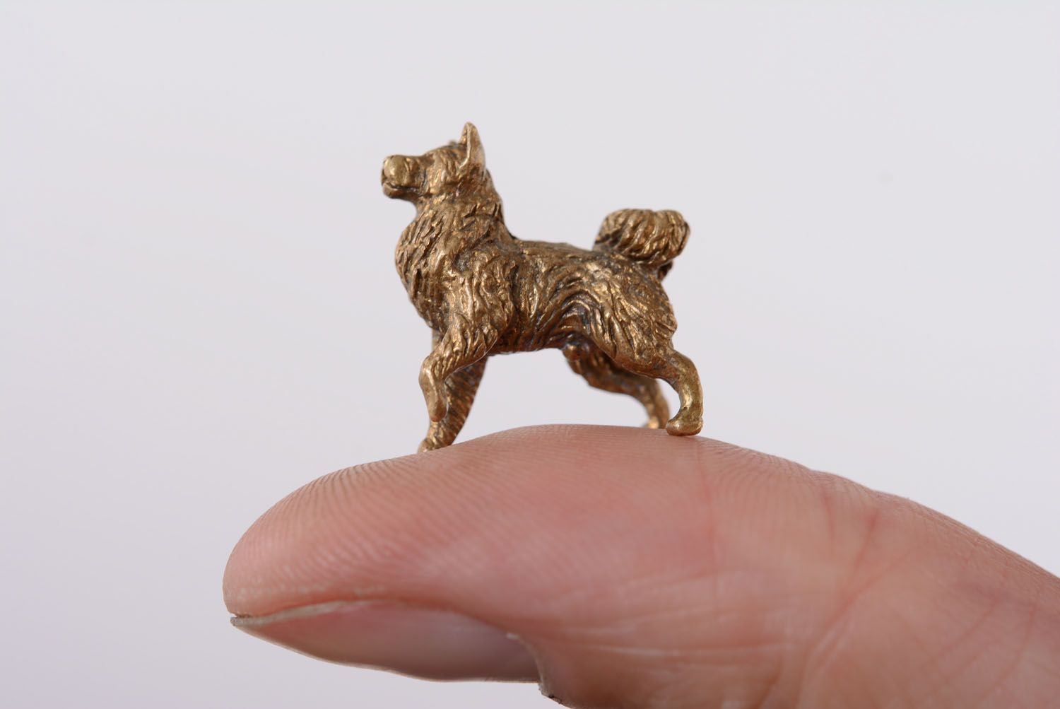 Estatueta de bronze artesanal em forma de um cão Laika foto 3