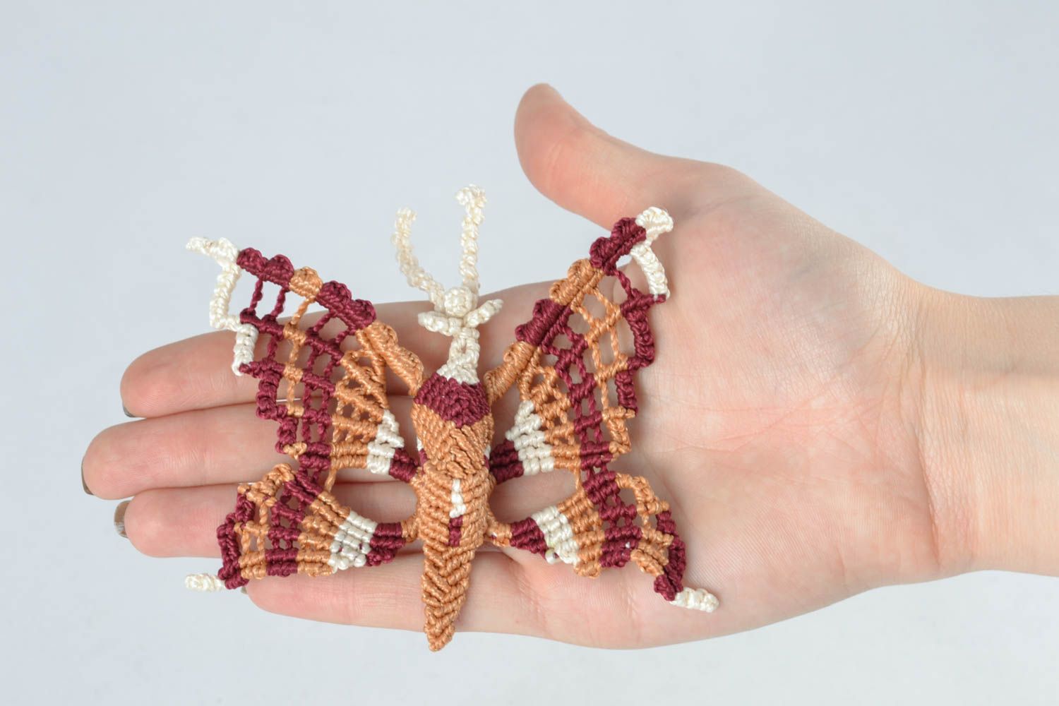 Papillon décoratif en macramé fait main photo 4